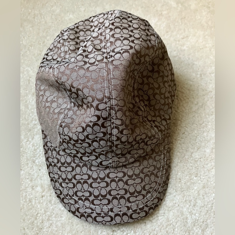 Coach Baseball cap in Khaki with mini signature logo. Size P/S